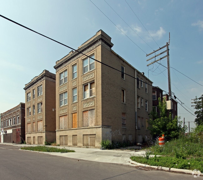 Primary Photo - Chalmers Square Building 3