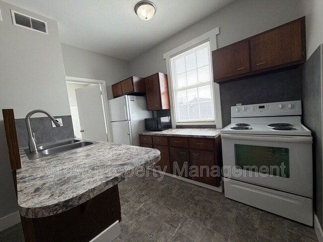 Building Photo - 2004 S 10th St