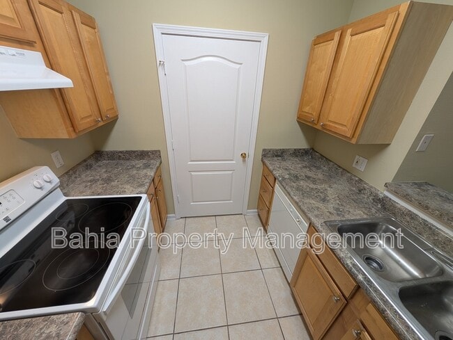 Building Photo - 10517 Villa View Cir