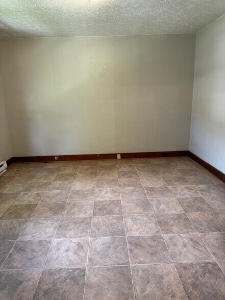 Building Photo - 62 Elm Tree Ln