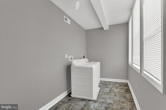 Building Photo - 716 Gorsuch Ave