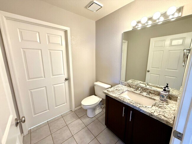 Building Photo - Custom 3 Bedroom, 2.5 Bath Home w/Bonus Ro...