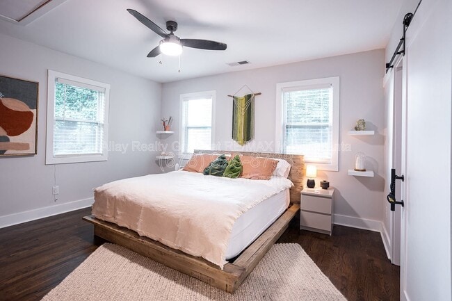 Building Photo - 1016 Coleman St SW