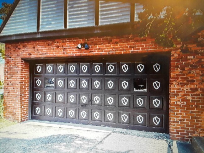 2 cars attached garage - 2203 Forest Ave