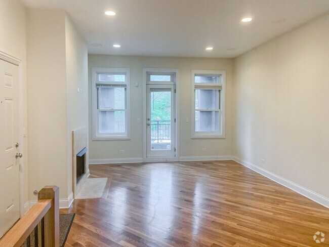 Building Photo - 2328 N Greenview Ave