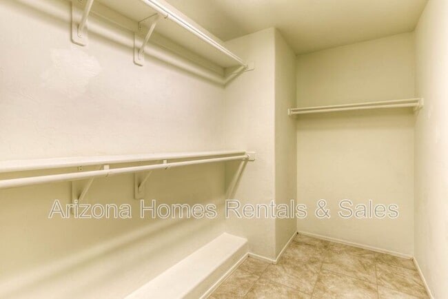 Building Photo - 6413 S Woodland Hills Dr