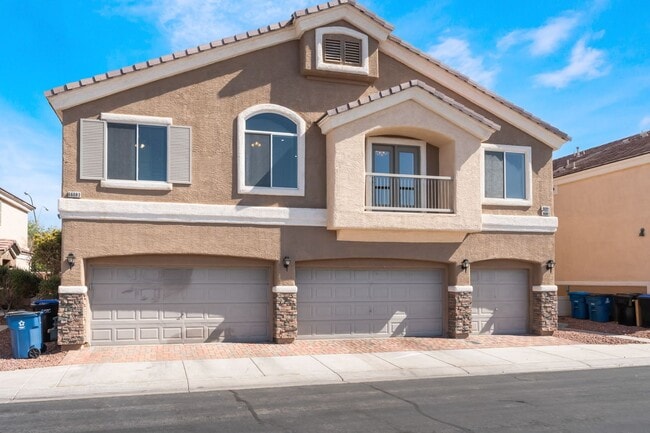 Building Photo - Gated Community  Townhome  2 bedroom, 2 ba...