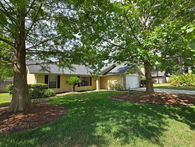 Building Photo - Springtree - Beautiful, spacious home