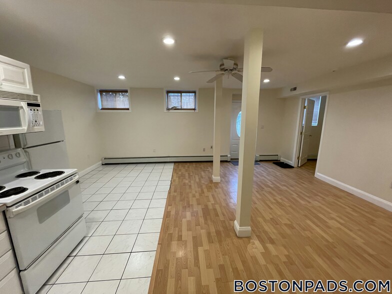 Building Photo - 12 Dean Rd