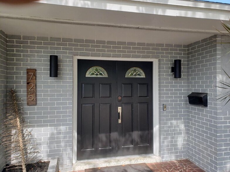 Building Photo - 725 Patricia Ave