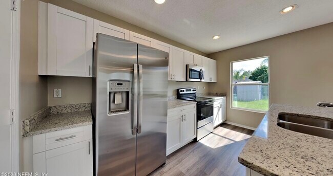 Building Photo - 11907 Alexandra Dr