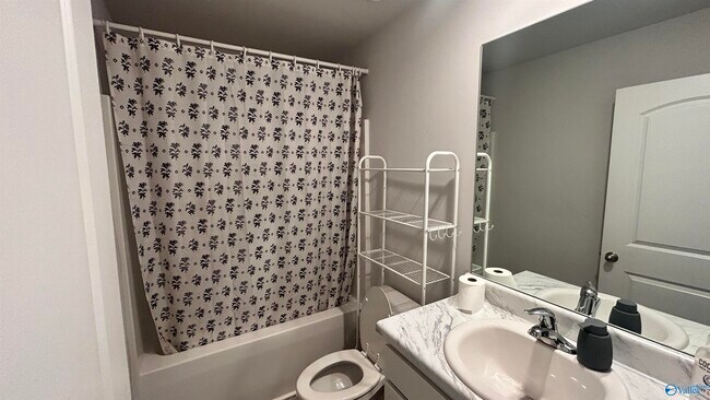 Building Photo - 174 Meadow Ridge Dr