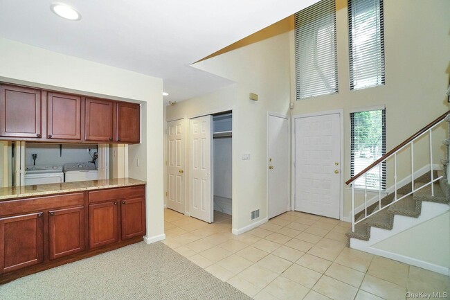 Building Photo - 23 Meadowood Dr