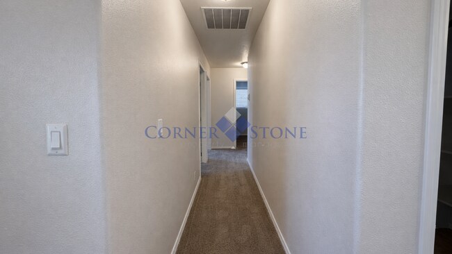 Building Photo - Bright, Open Home in Meridian!