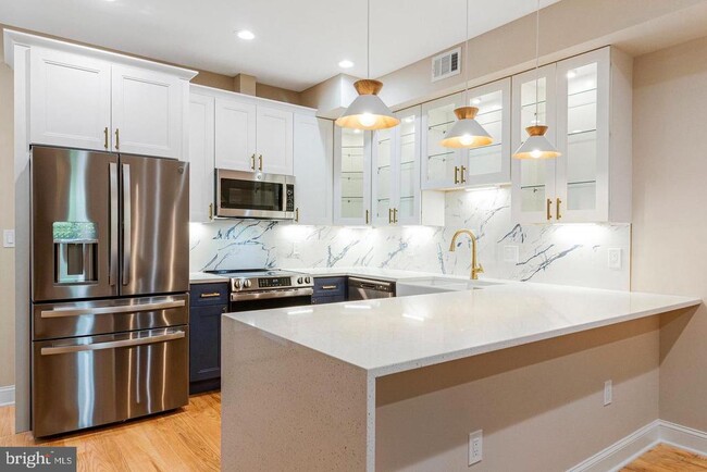 Building Photo - 1609 17th St SE