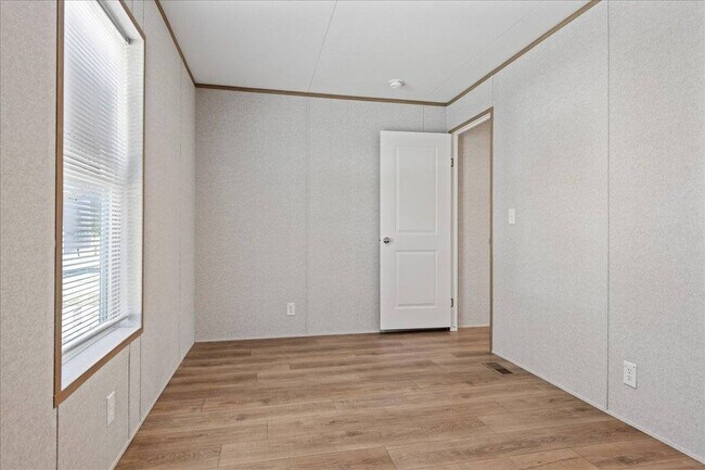 Building Photo - 1751 N Grand Ave W