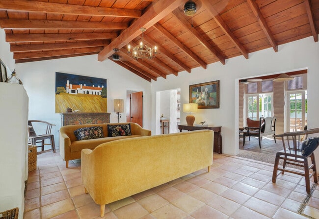 Building Photo - 439 E Sonora Rd