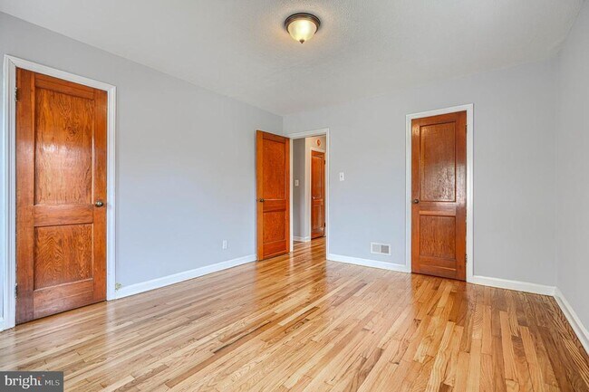 Building Photo - 7114 Greenwood Ave