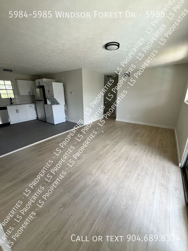 Building Photo - 5984-5985 Windsor Forest Dr-5985
