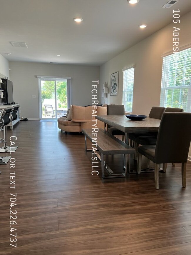 Building Photo - 105 Abersham-