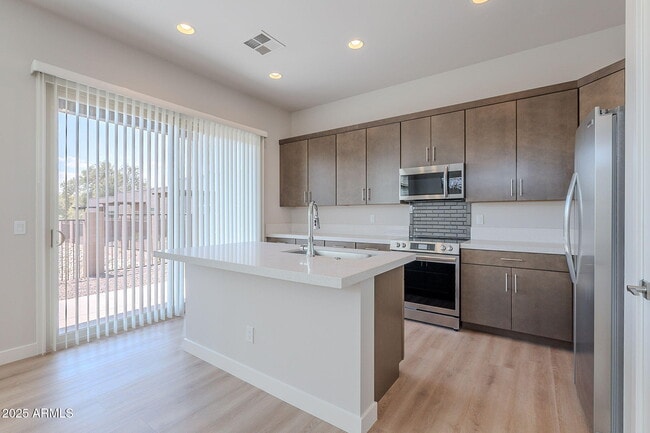 Building Photo - 6050 E Hidden Valley Dr