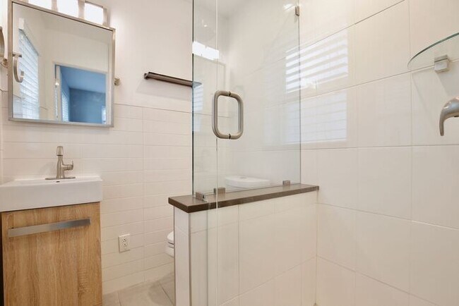 Building Photo - Gorgeous Waterfront 3/2 Mid-century Modern Style Home with a Covered Patio and a Large Backyard i...