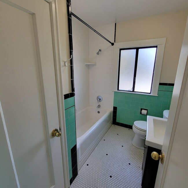 Building Photo - 950 Fremont St