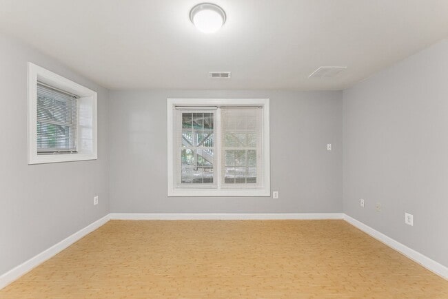 Building Photo - 2 BD/ 2BA  Apartment