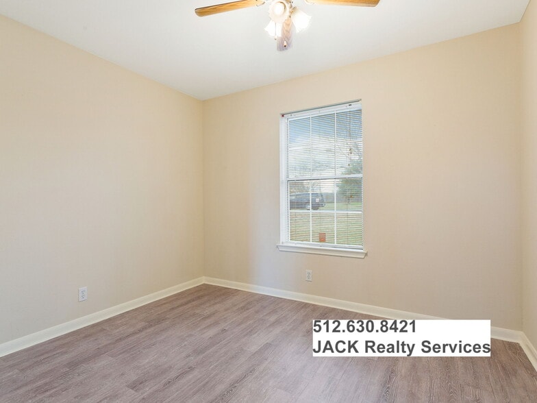 Building Photo - 115 Bell Meadows Dr