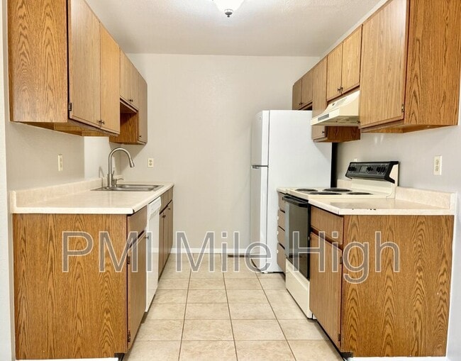 Building Photo - 470 Lone Pine St