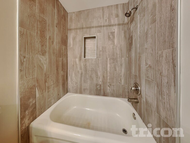 Building Photo - 2098 Clearvista Dr NW