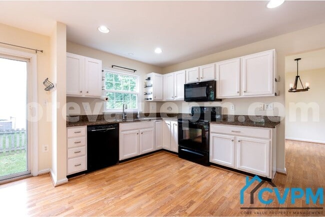 Building Photo - 1321 Treasure Dr