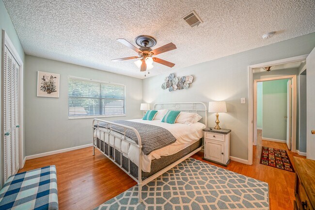 Building Photo - 125 Carl Dr