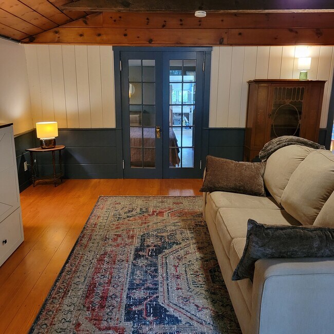 Building Photo - 1 Mill Ridge Farm Ln