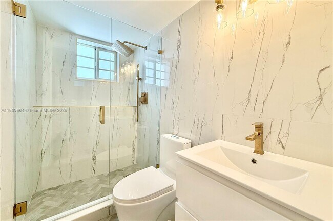 Building Photo - 4122 Collins Ave