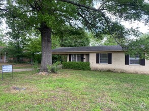 Building Photo - 404 N Lindsey St