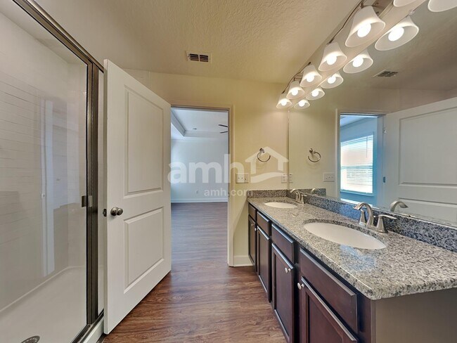 Building Photo - 905 Walden Pond Dr