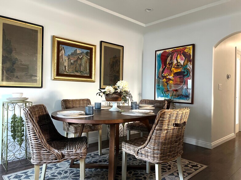 dining area - 532 W 40th St