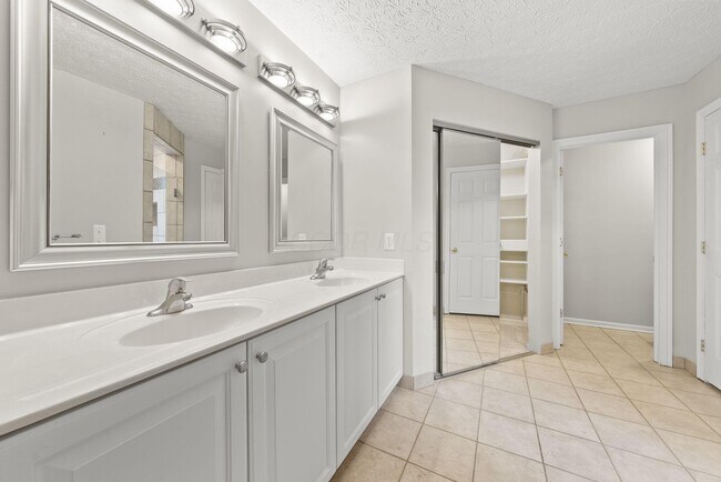 Building Photo - 397 Abbotsbury Dr