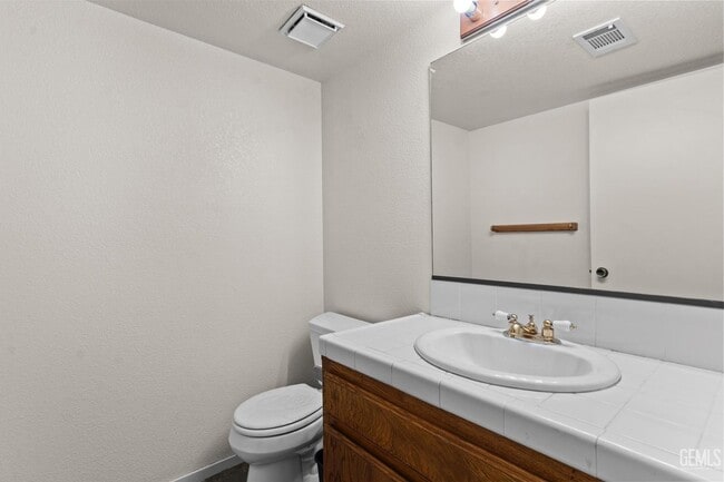 1.5 bath - 4600 Beechwood St