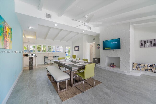 Building Photo - 2465 Bimini Ln