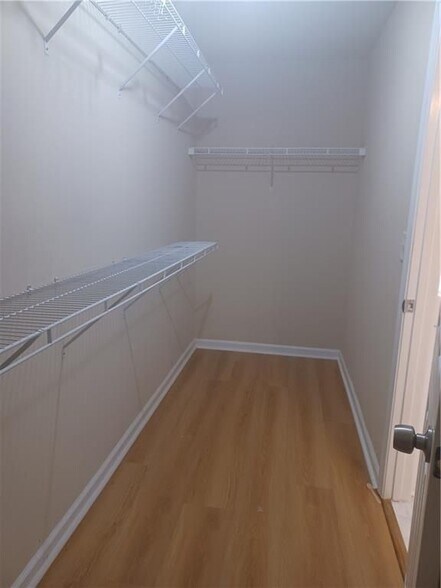 Building Photo - 621 Waterstone Dr SW