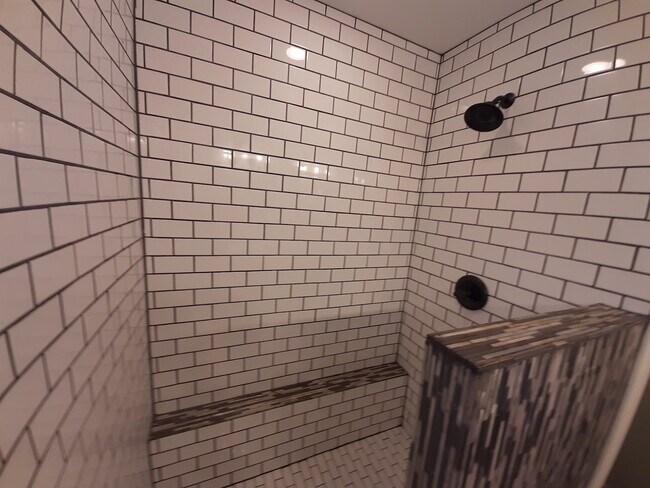 Building Photo - 1165 Bonnie Ln