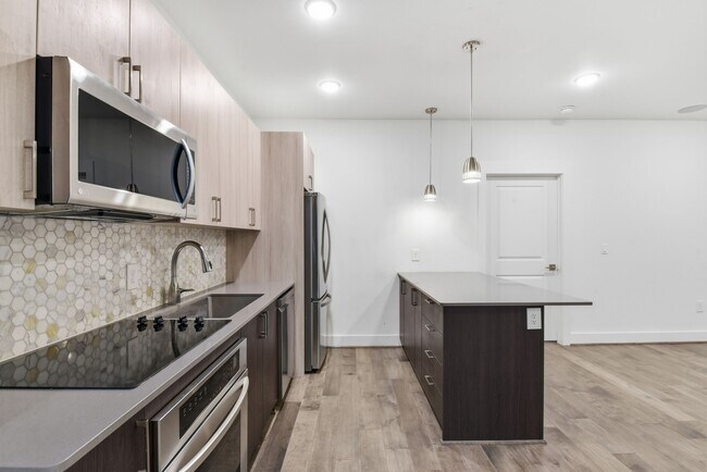 Building Photo - 4819 Caroline St