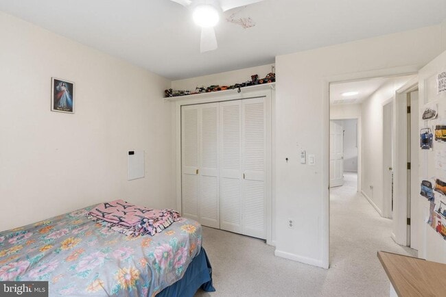 Building Photo - 9809 Sunset Dr