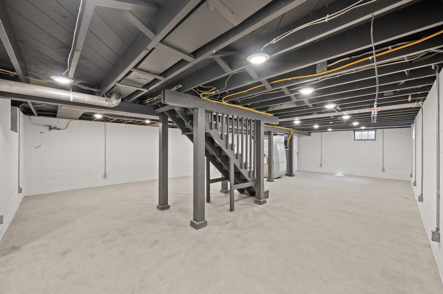 Building Photo - 5616 Nevada Ave N