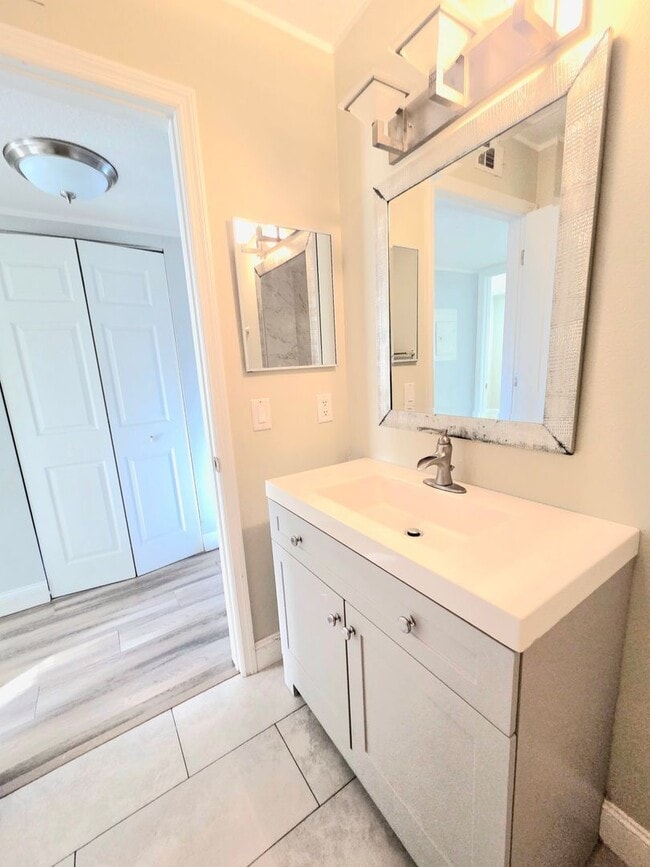 Building Photo - 605 Northlake Blvd