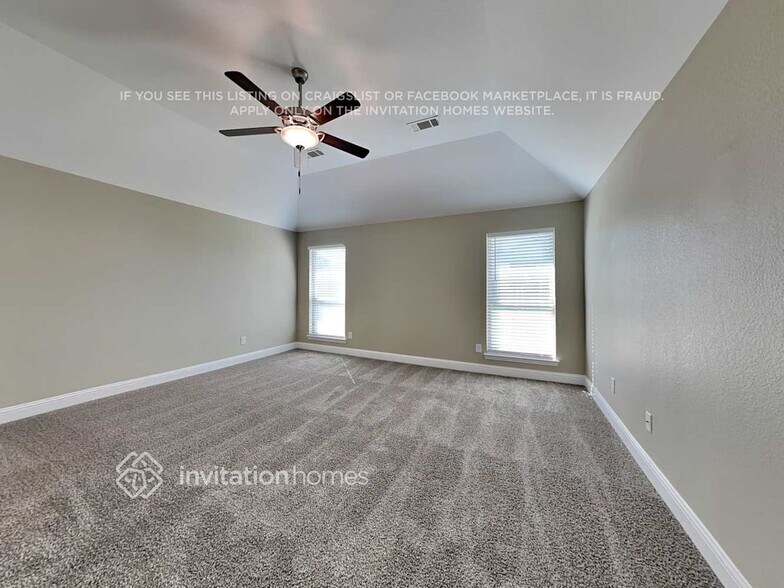 Building Photo - 5609 Paradise Dr