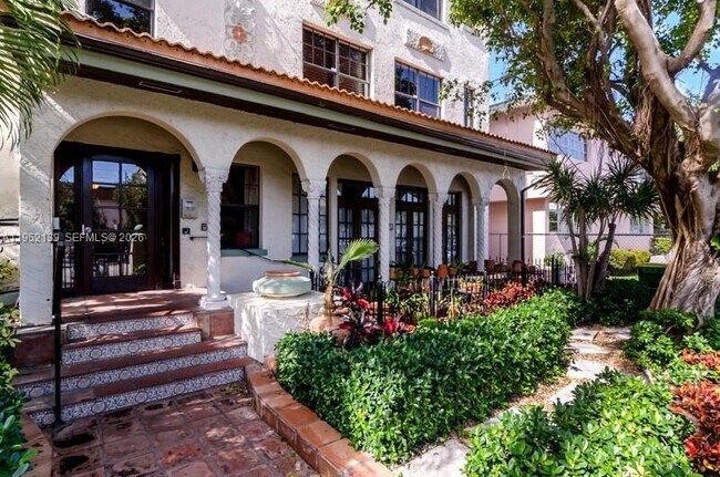 Building Photo - 934 Michigan Ave