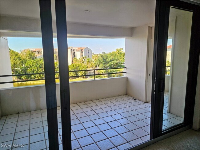Building Photo - 5260 S Landings Dr